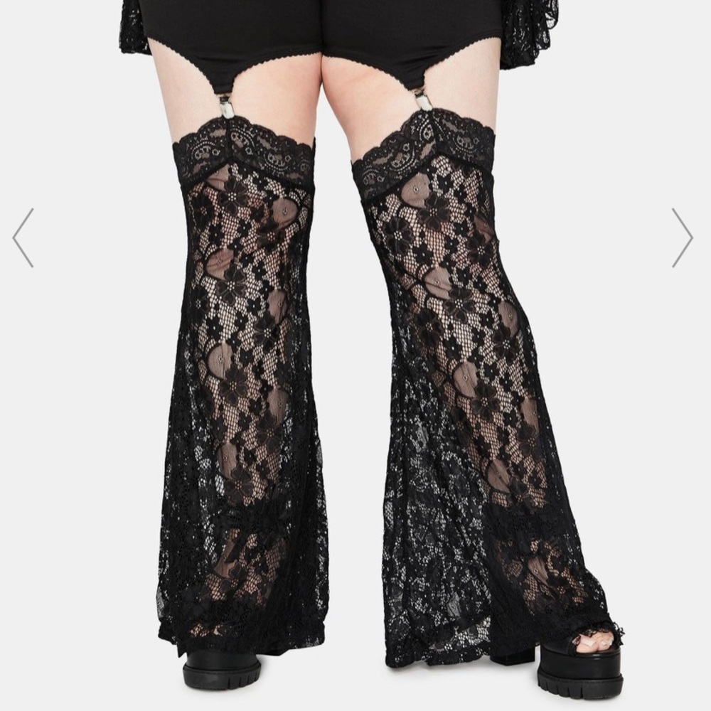 ISO‼️‼️‼️‼️ Widow Lace Garter Leggings
